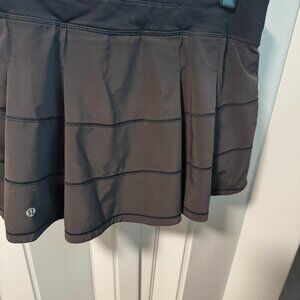 LULULEMON WOMEN SKORT SIZE WAIST 28" DARK GRAY